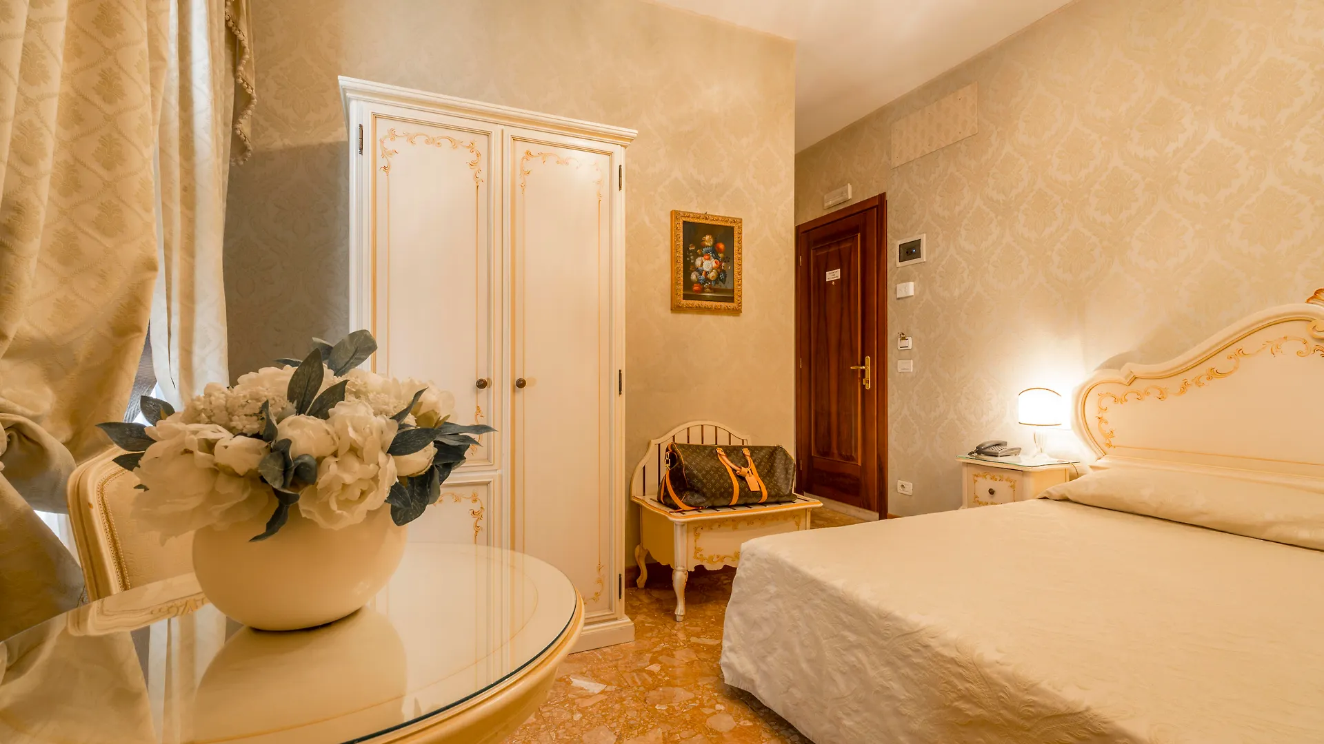 *** Guest house Palazzo Guardi Hotel Venice Italy