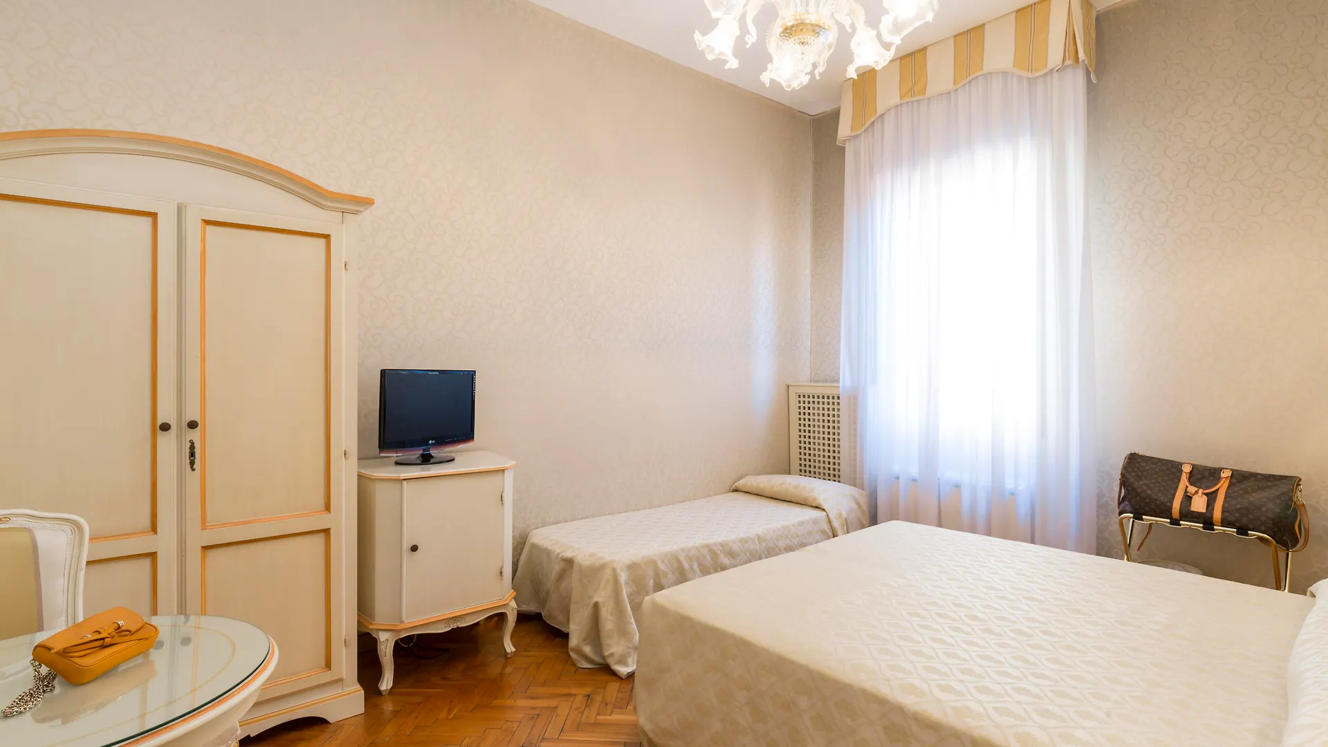 Palazzo Guardi Hotel Venice 3*,  Italy