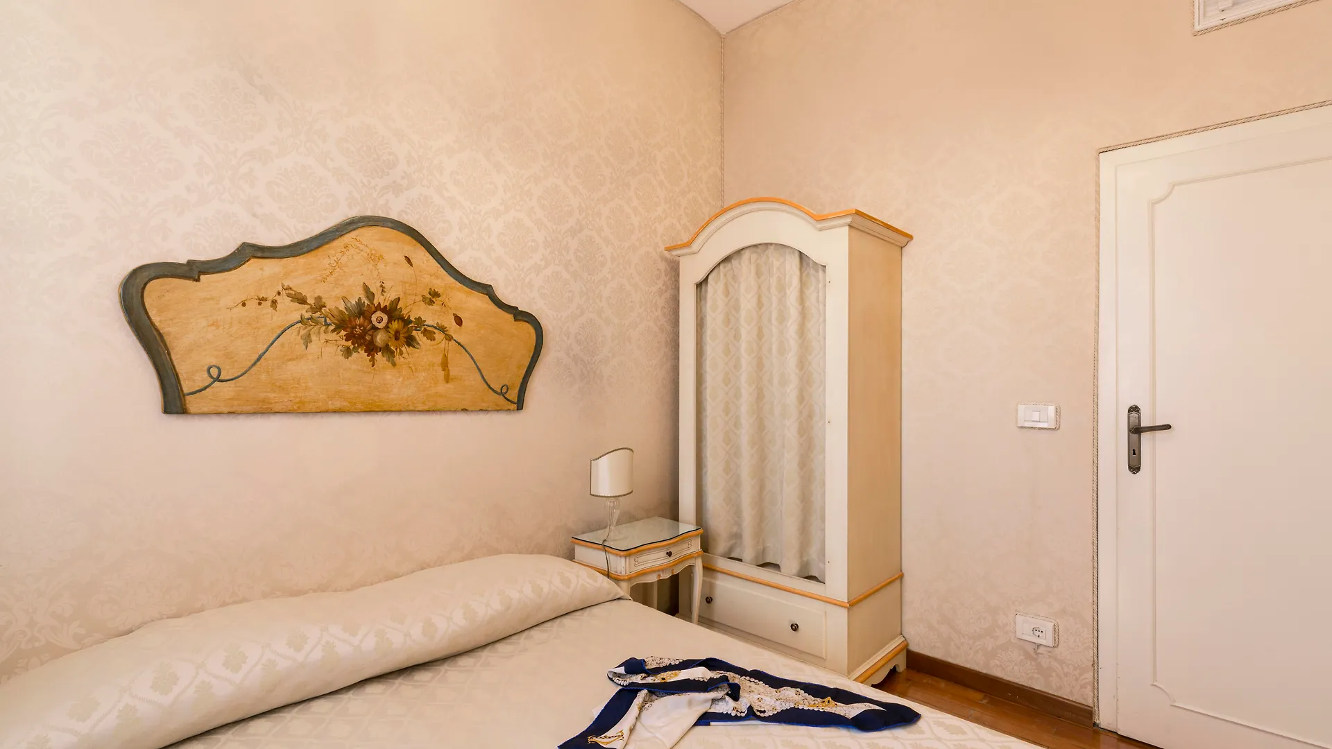 Palazzo Guardi Hotel Venice 3*,  Italy